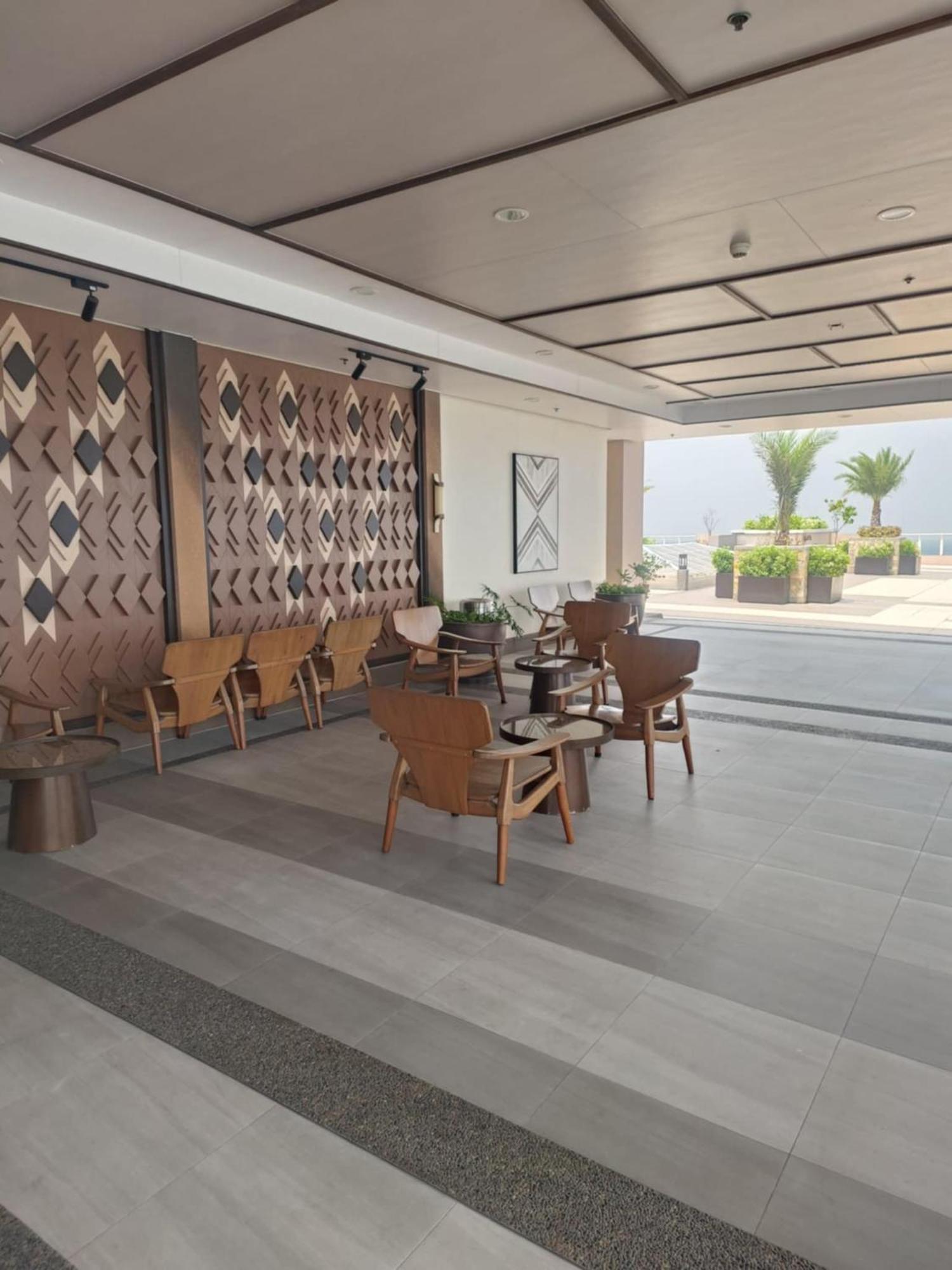 Infina Towers Aparthotel Bandar Quezon Luaran gambar