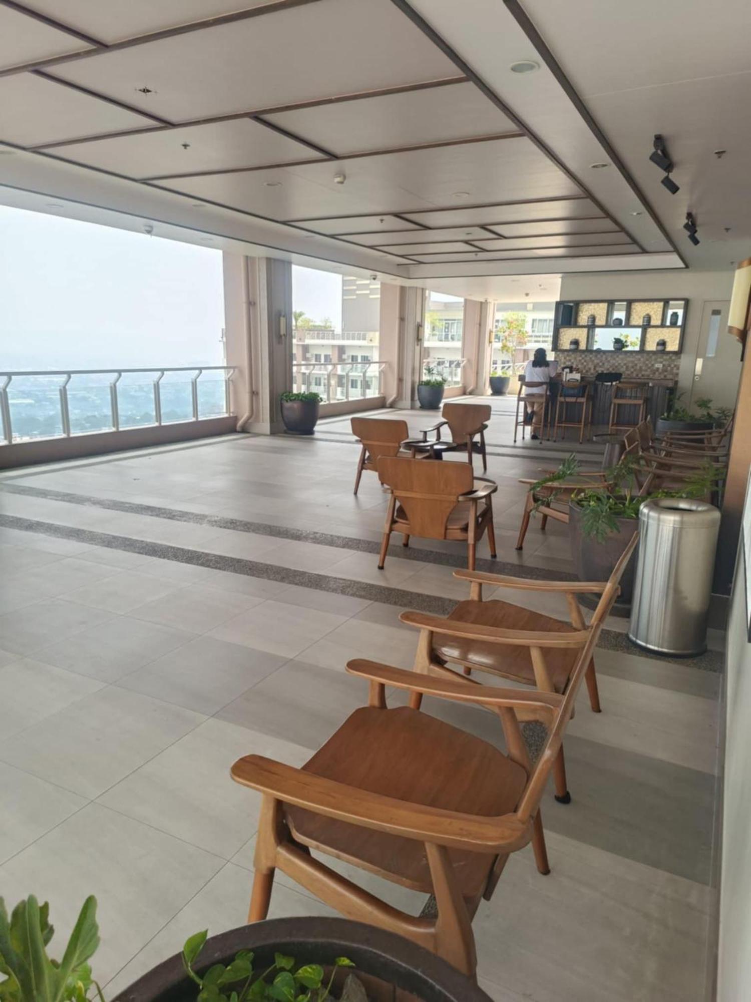 Infina Towers Aparthotel Bandar Quezon Luaran gambar