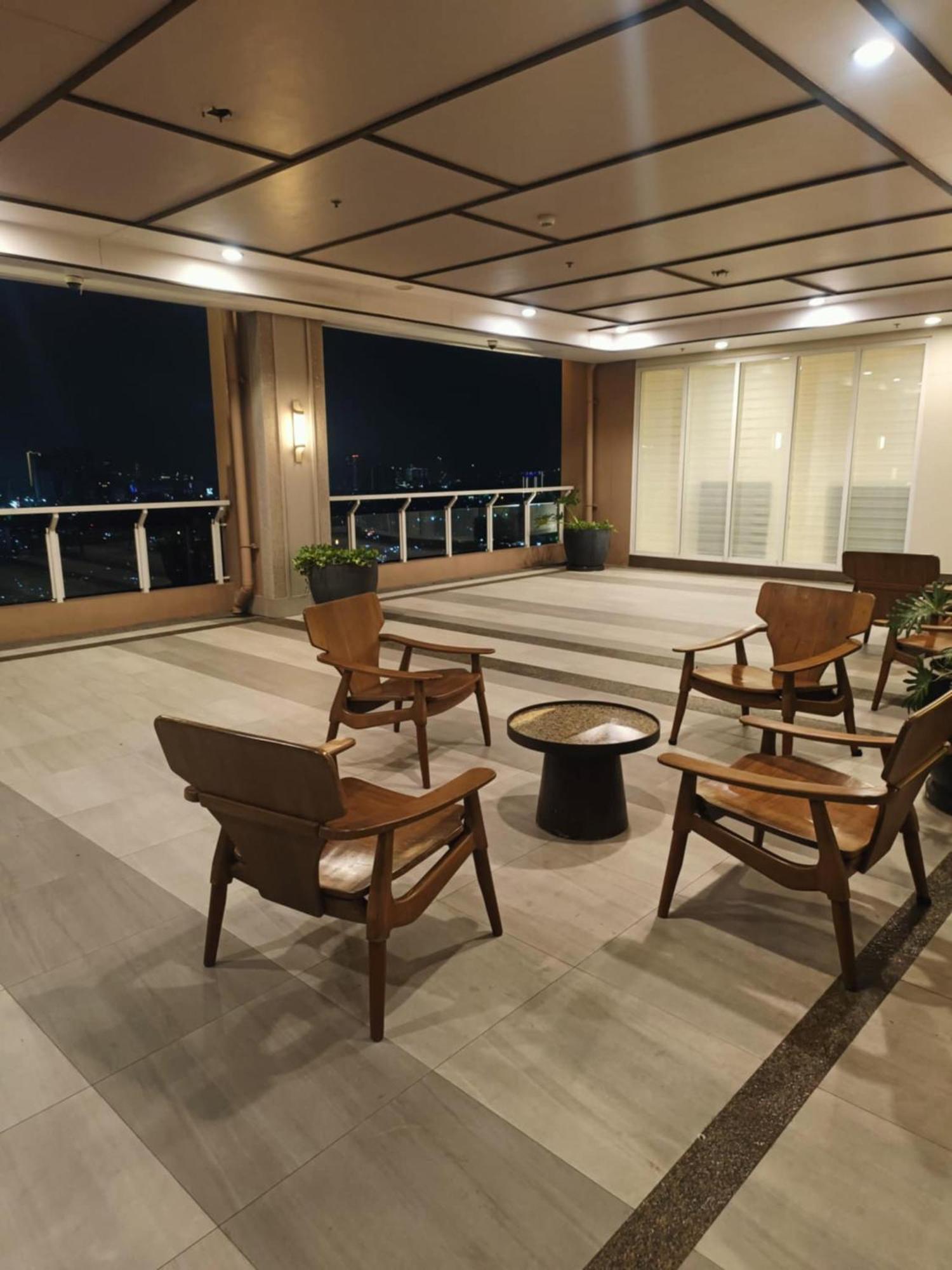 Infina Towers Aparthotel Bandar Quezon Luaran gambar