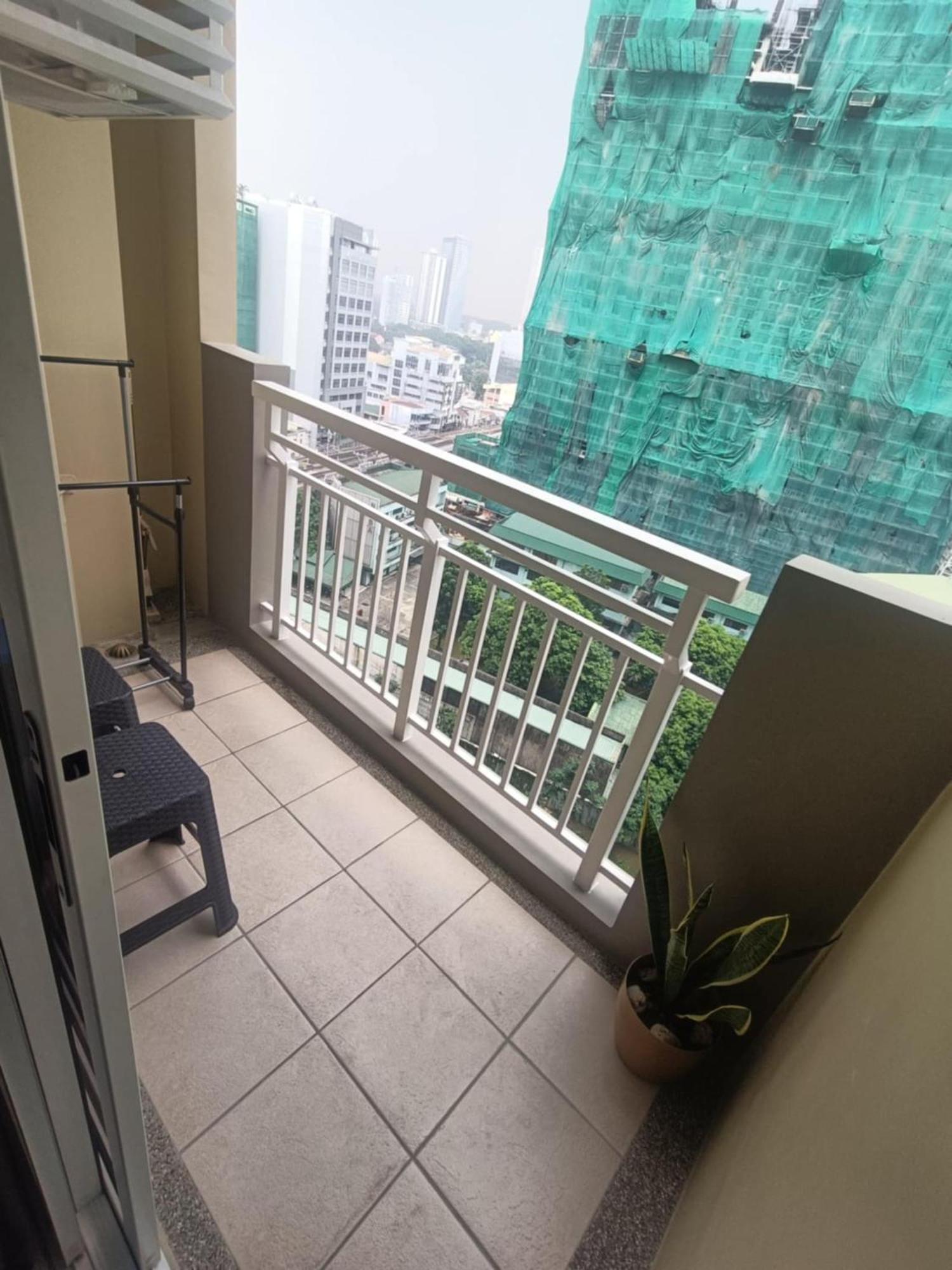 Infina Towers Aparthotel Bandar Quezon Luaran gambar