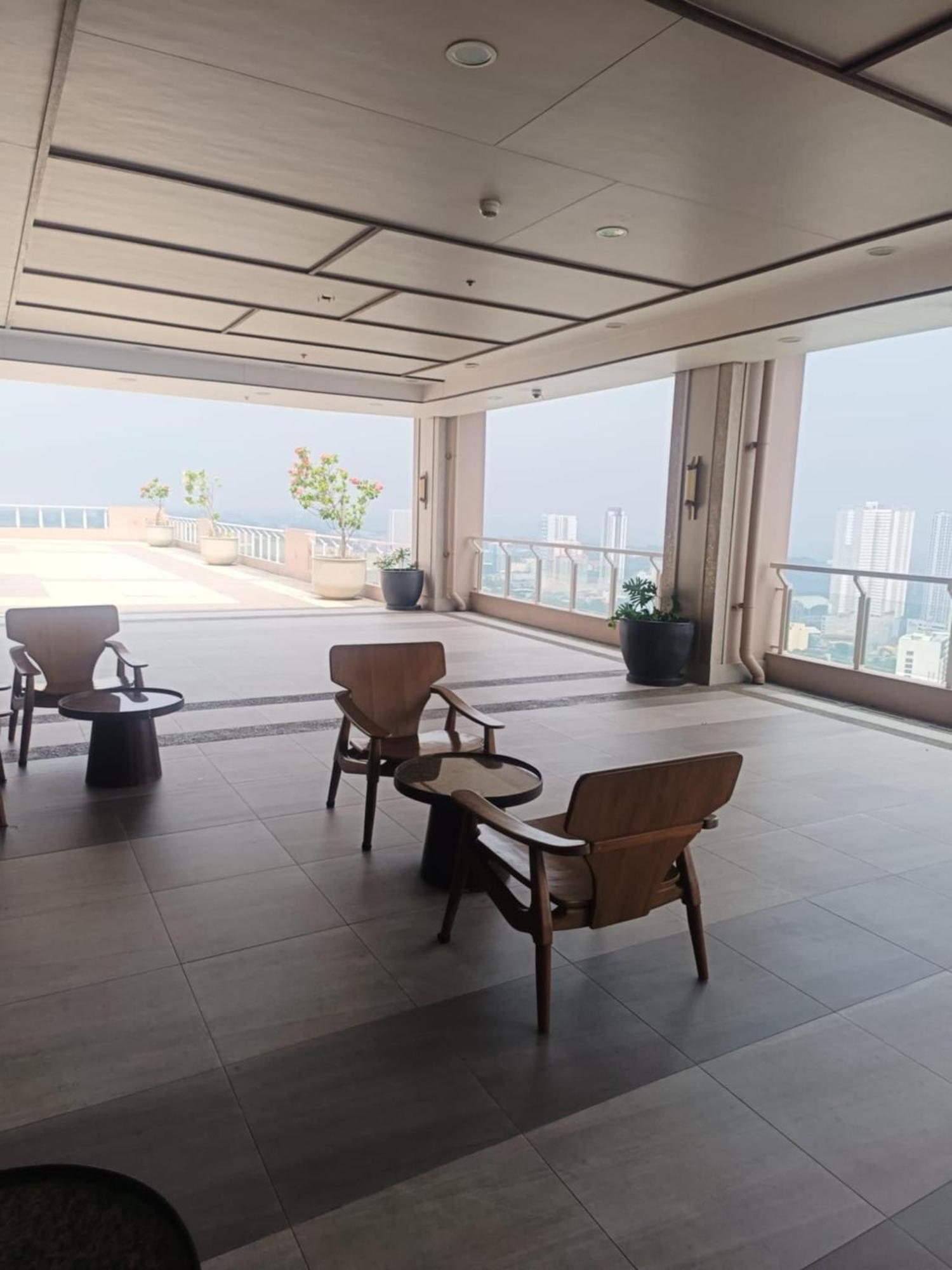 Infina Towers Aparthotel Bandar Quezon Luaran gambar