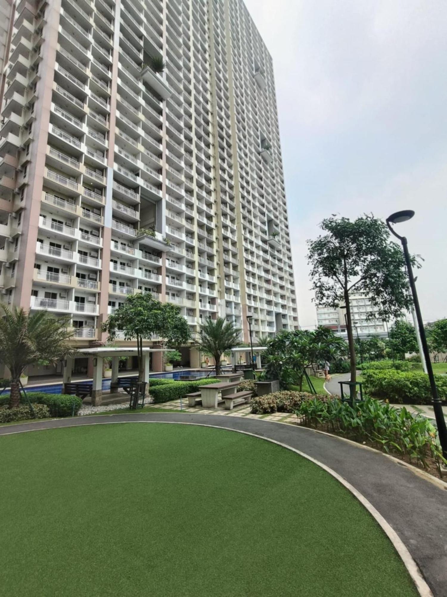 Infina Towers Aparthotel Bandar Quezon Luaran gambar